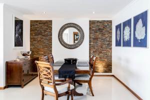 Seascape - 2 Bed Ocean View with BBQ