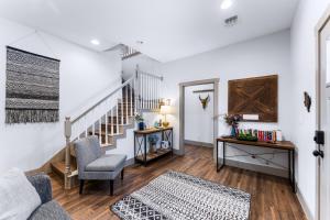 Large Suite Near Downtown Boerne By River