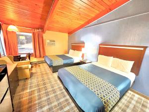 Standard Queen Room room in The Crossroads Motel