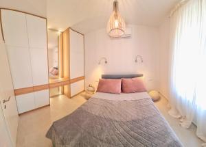 Villa with a view and heated pool in Croatia