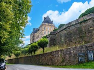 Maisons de vacances Charming House in Hautefort with Pool & Nature : photos des chambres