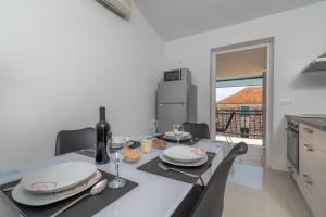 Apartments by the sea Seget Vranjica, Trogir - 23880