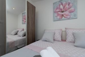 Apartments by the sea Seget Vranjica, Trogir - 23880