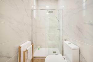 Beachside Group Paradise Apts, By TimeCooler