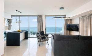 Lovely 3 Bedroom Mini Penthouse on 30th Floor - Ubytování bez kategorie ve městě Netanja