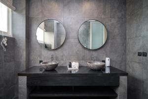 4BR Group Holiday, Walk to Fitness, Food, Beach