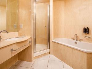 The Luxury Central Cardiff Signature Hotel By Belvilla