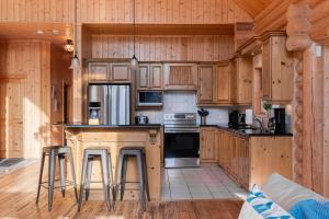 Fiddler Lake Resort - Deer 4