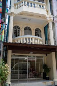Beachfront 4-BR House in Patong