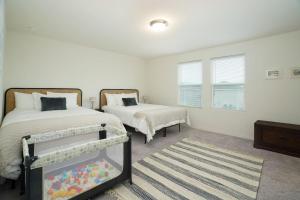 Rare Find Sleeps 13 Family Fun