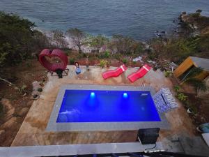 Masamirey Hilltop Cottage with Mini Pool and Beach Access & WIFI