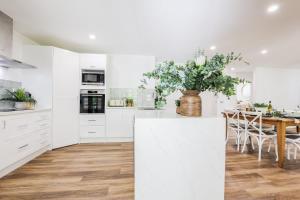 Ocean Haze - Prime Beachfront Getaway