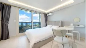 Donghae badae meomuleuda - Yongjŏng-ni