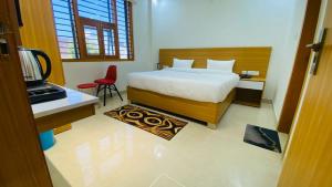 Shri Bansuri Dham Inn