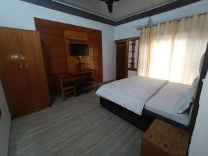 Hotel Himalayan Village