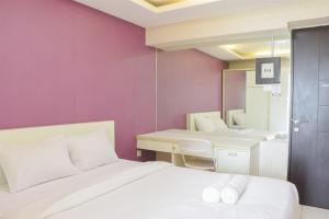 Homey and Simply Studio Room at Kebagusan City Apartment By Travelio