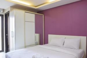 Homey and Simply Studio Room at Kebagusan City Apartment By Travelio