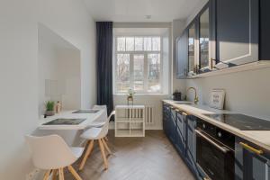 Brand New Luxury Apartment, Parking, Center