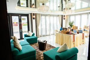 The Experience Walking Street Chiang Mai