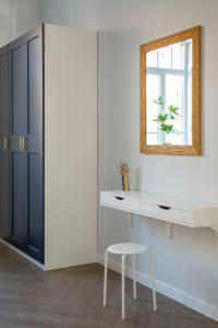 Brand New Luxury Apartment, Parking, Center