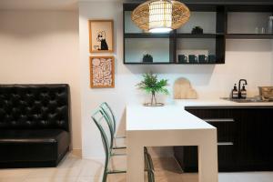 Artsy Central Loft 1BR, 24-7Concierge, Balcony