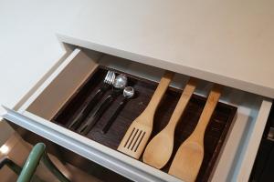 Artsy Central Loft 1BR, 24-7Concierge, Balcony