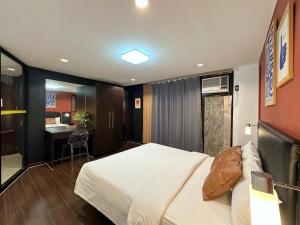 Artsy Central Loft 1BR, 24-7Concierge, Balcony