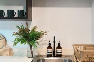 Artsy Central Loft 1BR, 24-7Concierge, Balcony