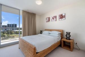 Comfortable 1-Bed Apartment with Balcony