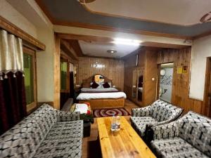 Kudani Lodge