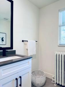 Deluxe Queen Room Vancouver West