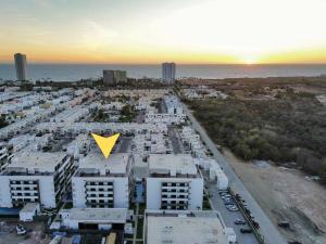 Depa con alberca a 5min de Playa Cerritos - Marina C 510