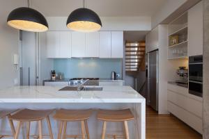 Coolum Bays Beach House - Luxury 5BR Retreat, sleeps 12, 4 Ensuites