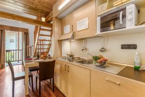 Appartamento Mansardato 4 con 1 Camera da Letto e Balcone