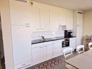 Bel Appartement RDC avec Wifi et Parking, 2 Chambres - FR-1-675-47
