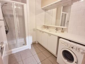 Bel Appartement RDC avec Wifi et Parking, 2 Chambres - FR-1-675-47