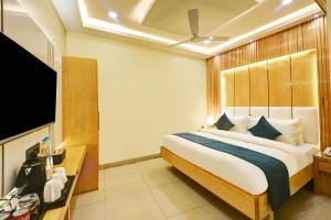 New Frontier - 2 Mins from OLD Delhi Railway Station & Chandni Chowk