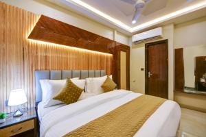 New Frontier - 2 Mins from OLD Delhi Railway Station & Chandni Chowk