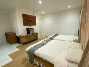 Palm Rise 2 x Amanzara Resort Family Room - Danao