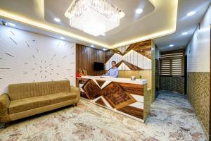 Hotel New Frontier, City Centre - 2 Mins from OLD Delhi Railway Station & Chandni Chowk