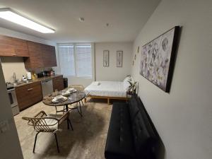 Exclusive Suites in MDR-Venice with Pool, GYM & HotTub