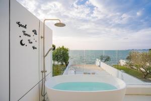 I SEA YOU, Luxe Beachfront Villa