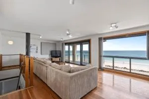 Ocean Breeze Family Villa - Seacliff