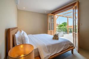 Spacious 6BR villa with 17m pool in Berawa Canggu