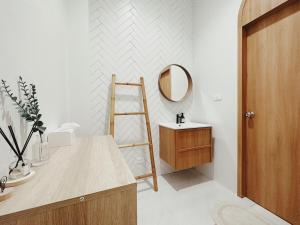 Isla Villa, European Luxe