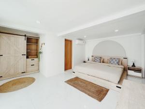 Isla Villa, European Luxe