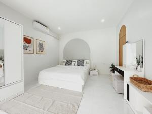 Isla Villa, European Luxe