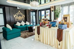 The Experience Walking Street Chiang Mai