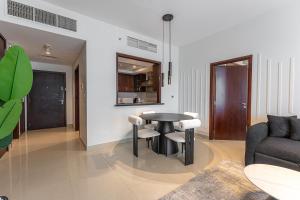 Central 1BR with Downtown Fountain Views