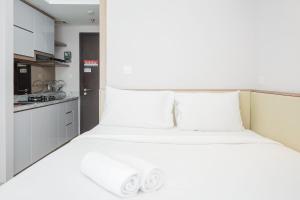 Homey and Cozy Studio Casa De Parco Apartement By Travelio